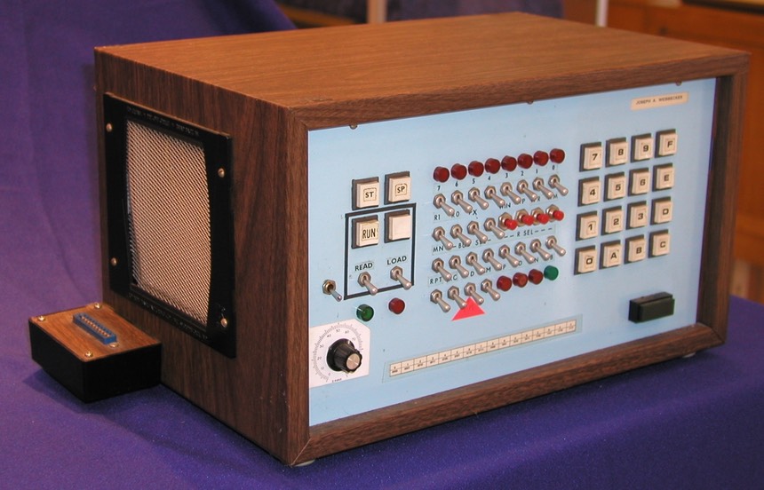 Perspective view of the System 00 prototype computer.